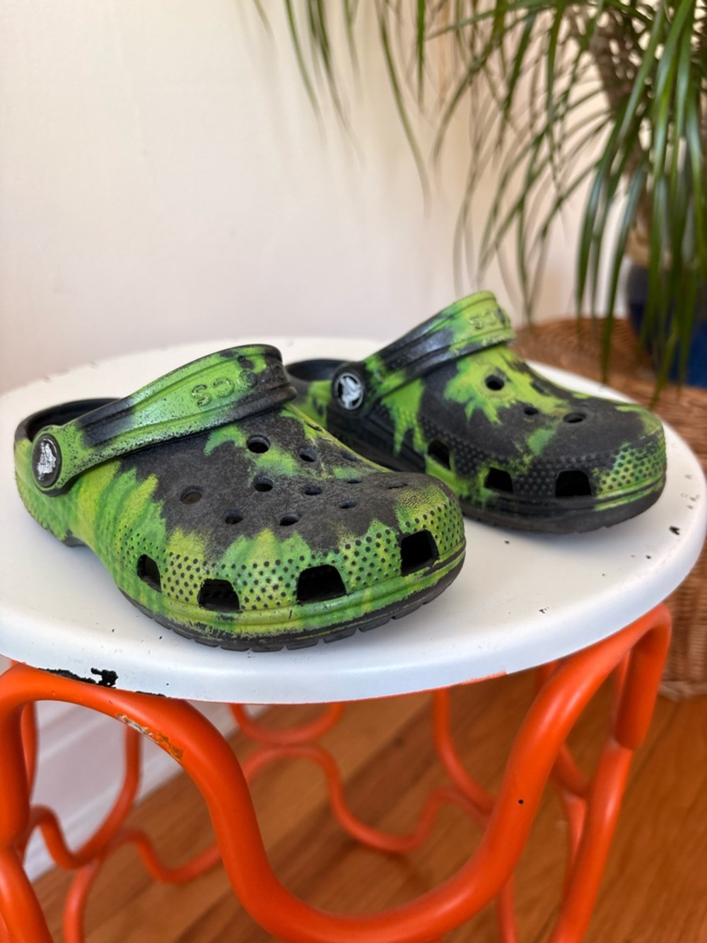 CROCS Kids Tie-Dye Green and Black Classic Clog